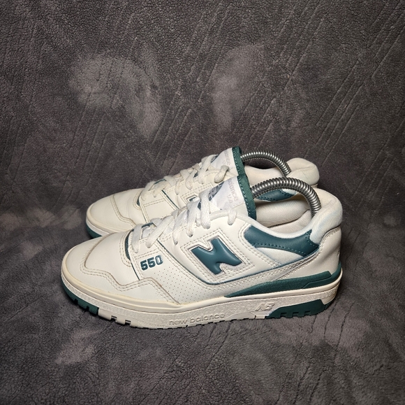 New Balance 550 Casual Shoes Womens Sz 6.5 White Green Leather Sneakers. - Picture 2 of 9